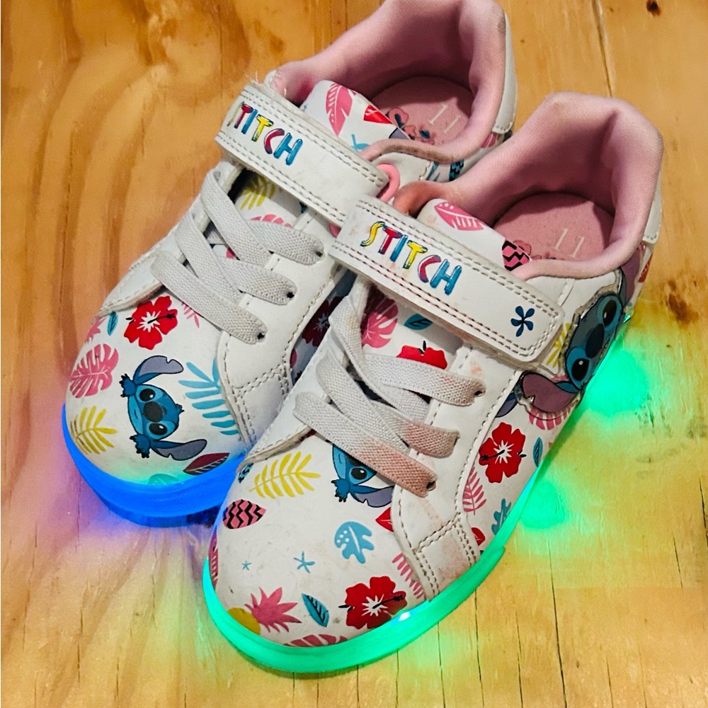 Kids Floral Light-Up Sneakers - White and Pink